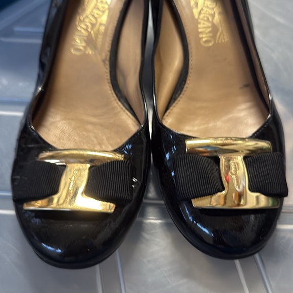 Salvatore Ferragamo Black Patent Leather Bow Wedges size 8.5 A - Picture 10 of 10